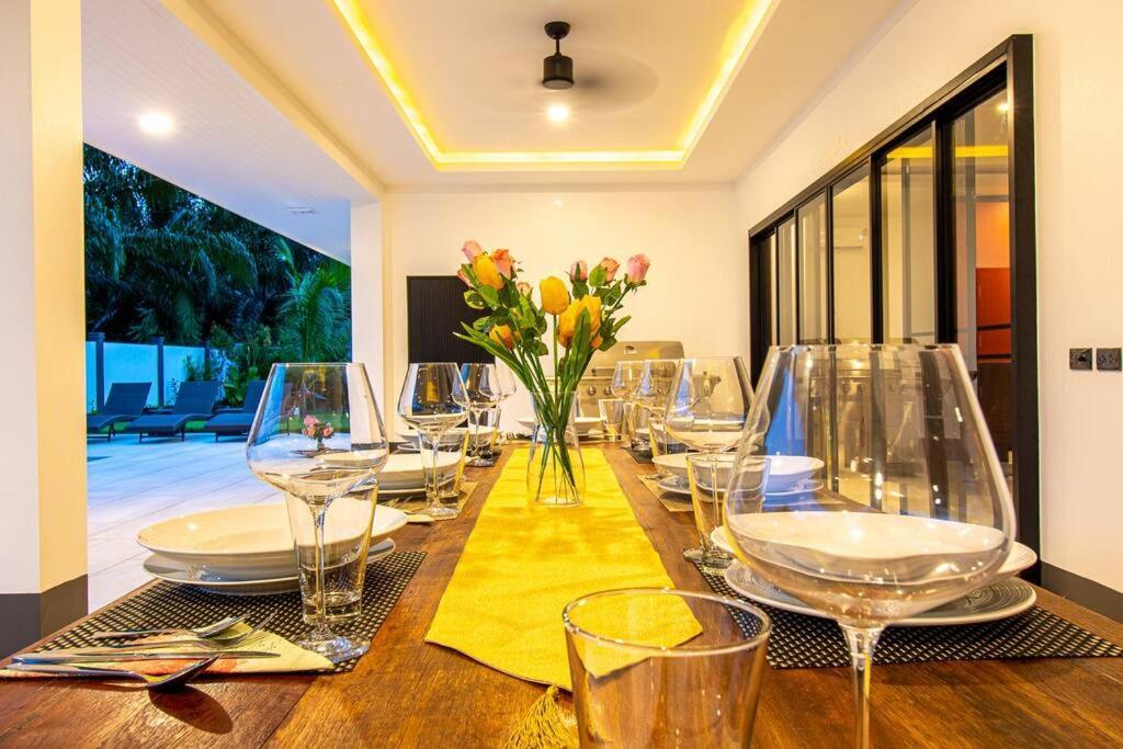 Rusardi Poolvilla - New 4 Bedrooms 4 Bathrooms, 10m Pool Villa Ao Nang