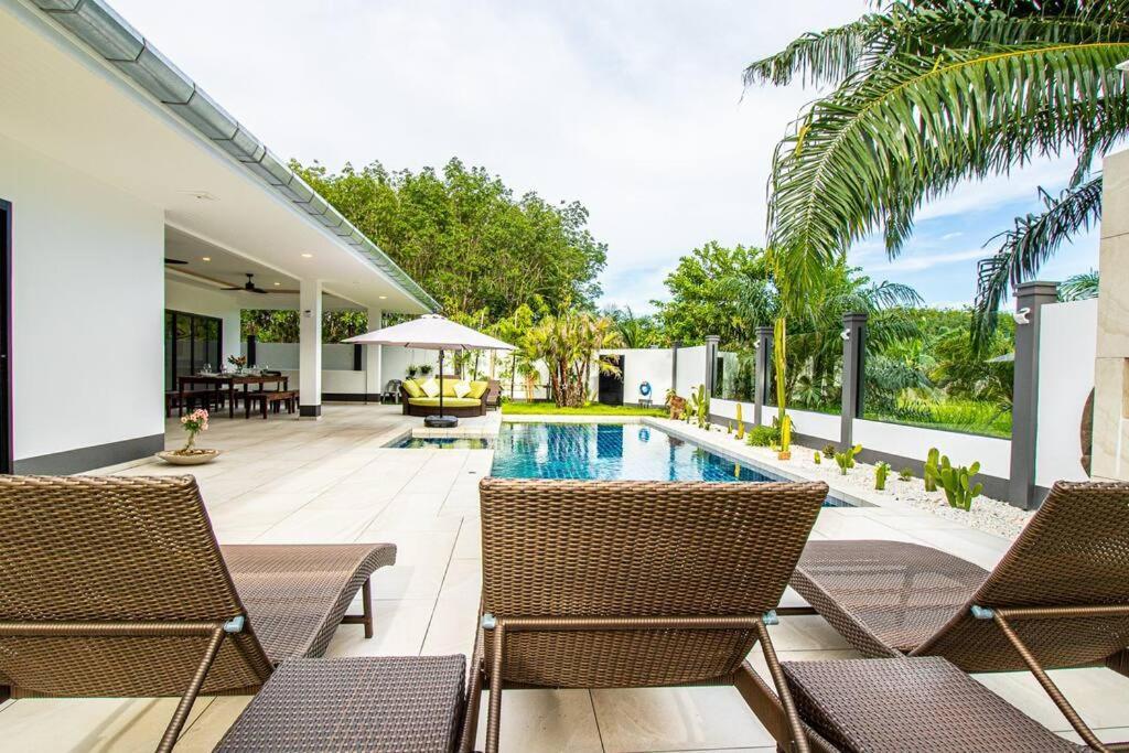 Villa Rusardi Poolvilla - New 4 Bedrooms 4 Bathrooms, 10m Pool
