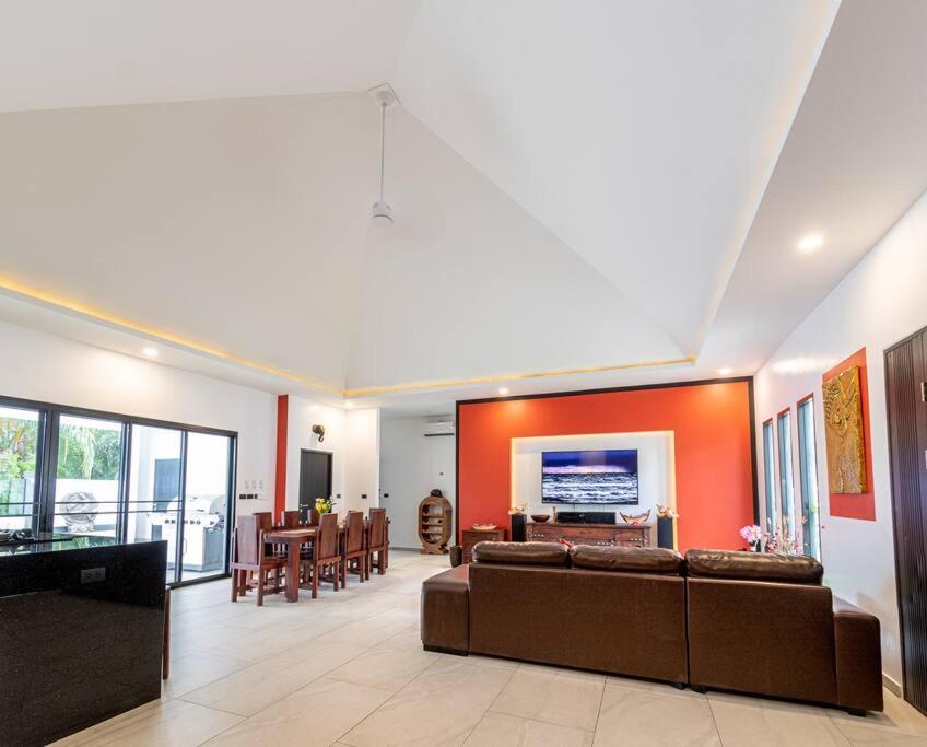 Villa Rusardi Poolvilla - New 4 Bedrooms 4 Bathrooms, 10m Pool *