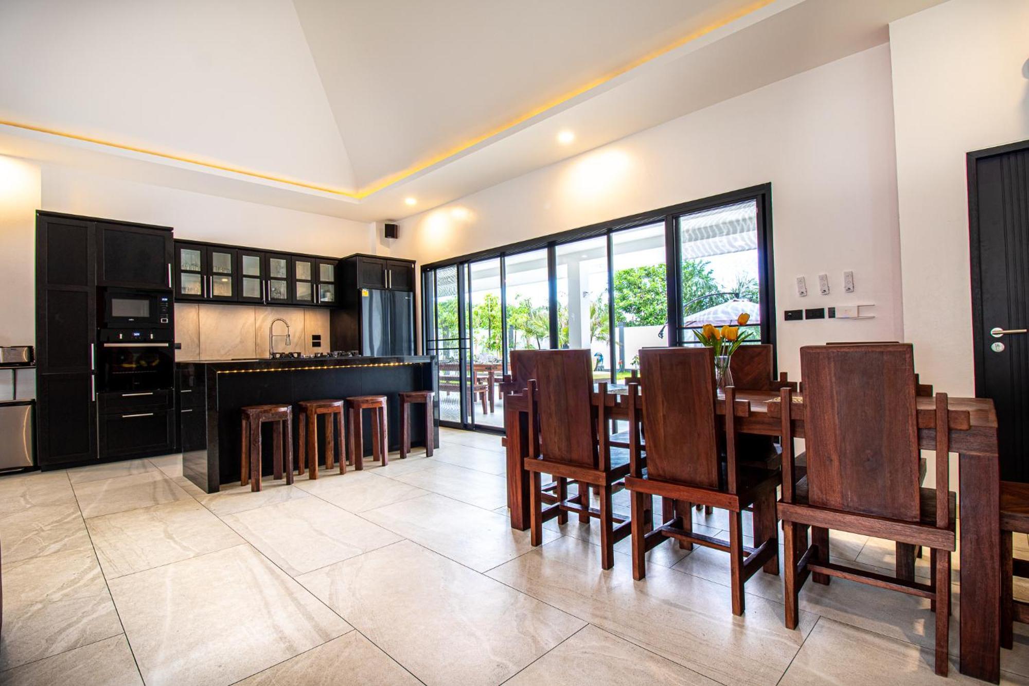 Villa Rusardi Poolvilla - New 4 Bedrooms 4 Bathrooms, 10m Pool